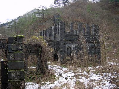 持倉鉱山 事務所跡 持倉鉱山 事務所跡